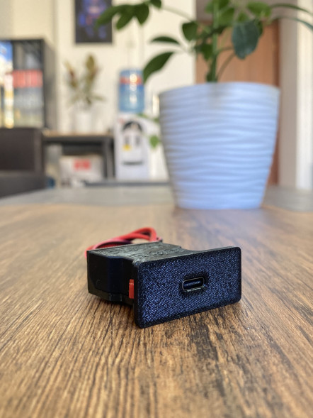 Блок зарядки USB-C 65W для BMW E36 в Тамбове