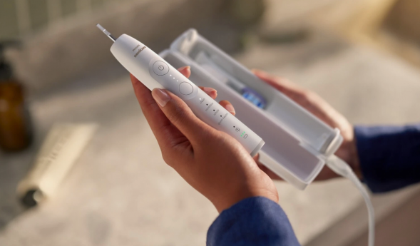Электрическая зубная щетка Philips Sonicare Series 7100 HX7420/01 (белая) в Тамбове
