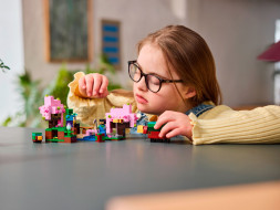 Конструктор LEGO Minecraft 21260 Сад цветущей вишни