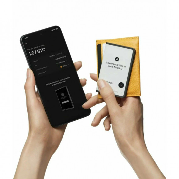 Аппаратный криптокошелек Ledger Stax + чехол Magnet Shell в Тамбове